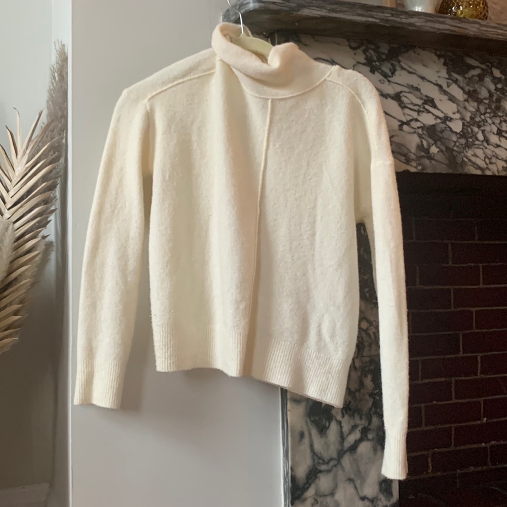 Banana Republic off white sweater